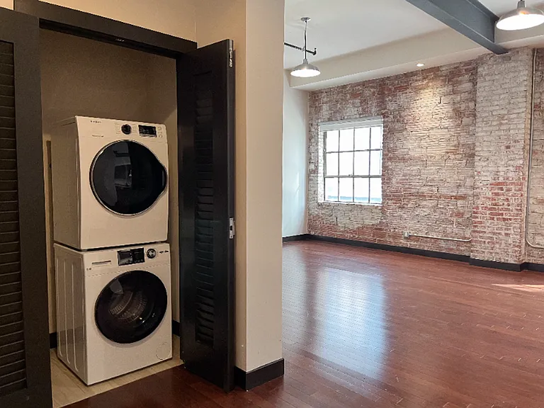 Urban Sophistication at the Detroit Lofts — Photo 15
