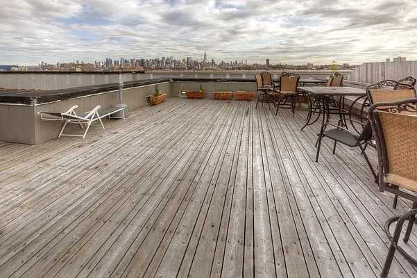 Sold by JCity Realty, LLC | media 6