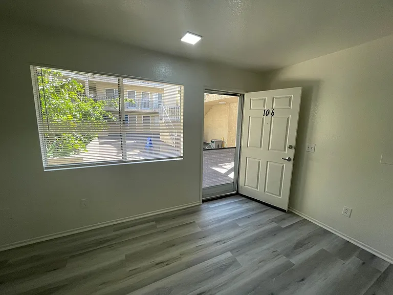 Elm Terrace Apartments — Photo 18