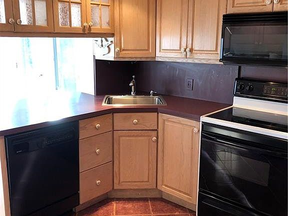 3rd image of 65 Woodbine Dr #B