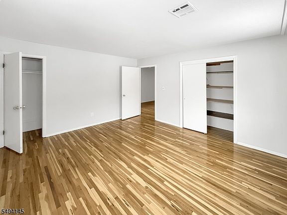 4th image of 16 Knob Hill Rd