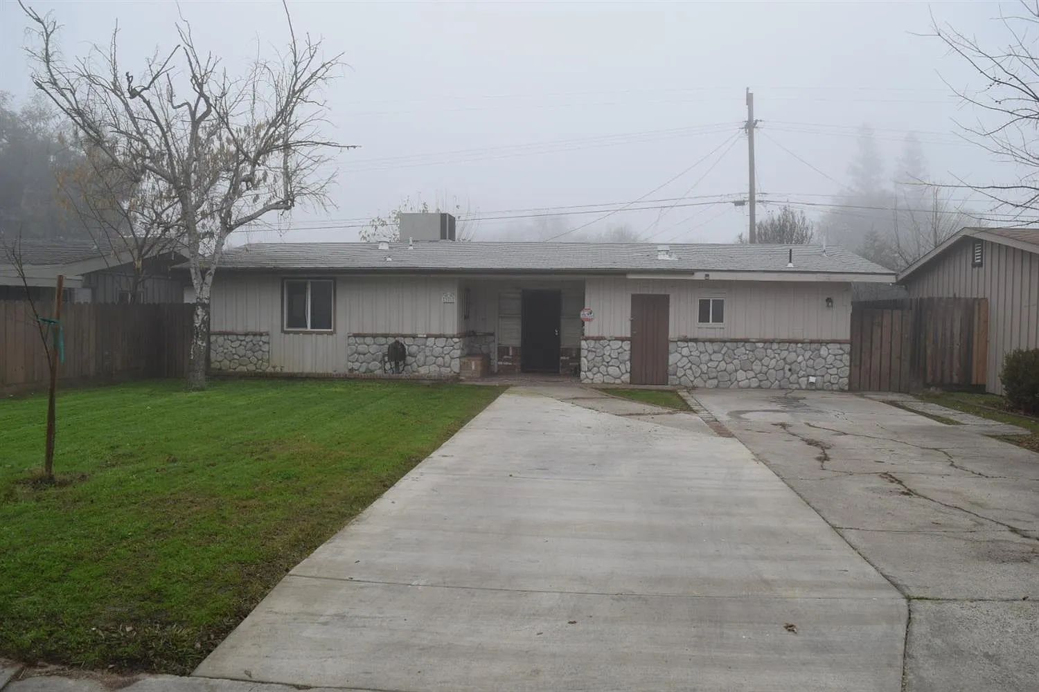 921 Whittier Ave photo 1
