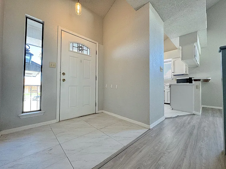 11145 Loma Escondida Dr — Photo 2