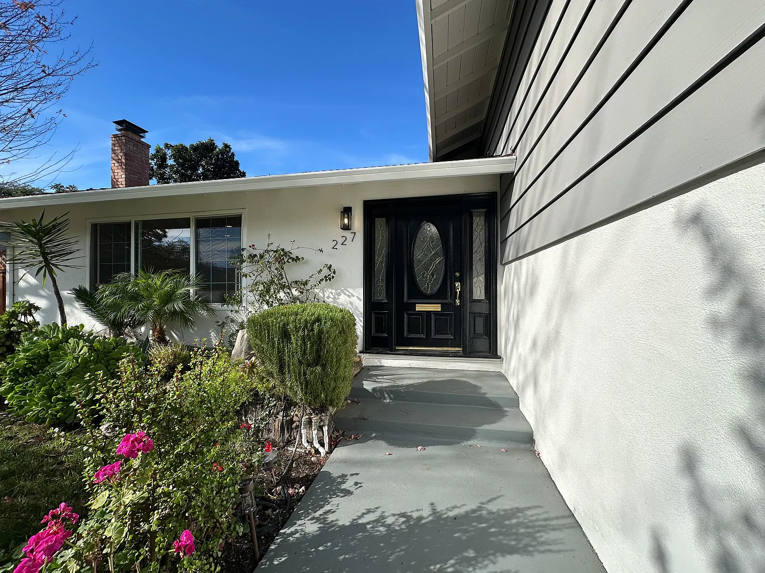 4 bed, 3.0 bath, 2056 sqft, $4,100 — Photo 2