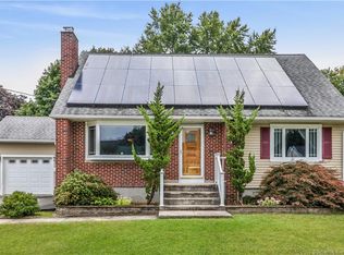 12 Hemlock Dr, Ansonia, CT 06401