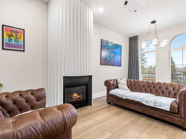 1129 Maggie St SE, Calgary, AB T2G 4L8