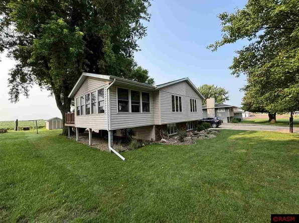 110 Tiell Dr, Saint James, MN 56081
