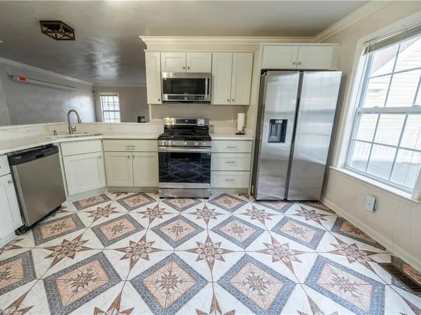 114 E Indian River Rd, Norfolk, VA 23523