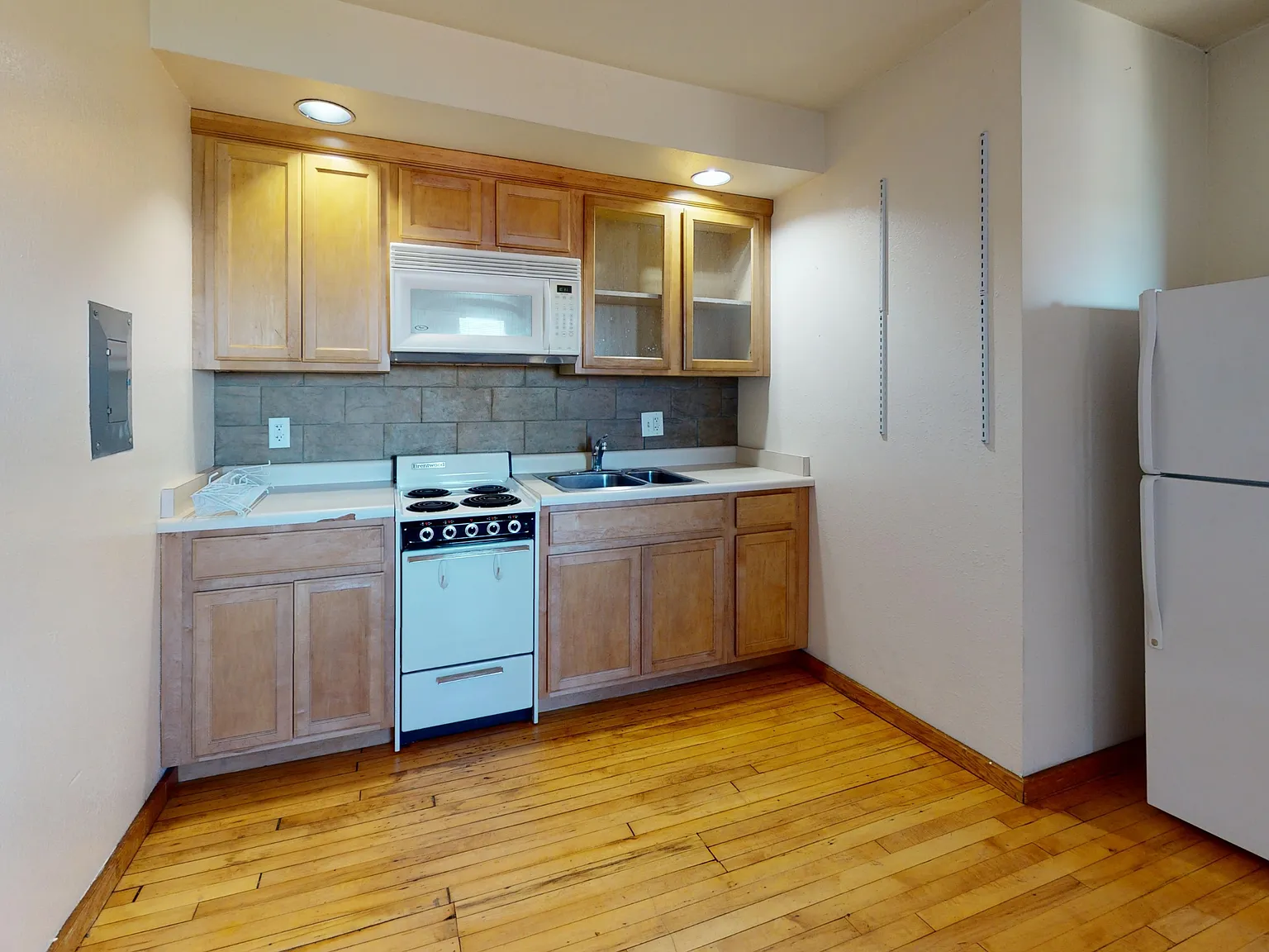 10 Langdon Street - H — Photo 2