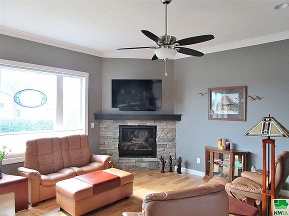 3rd image of 3821 Park Pl