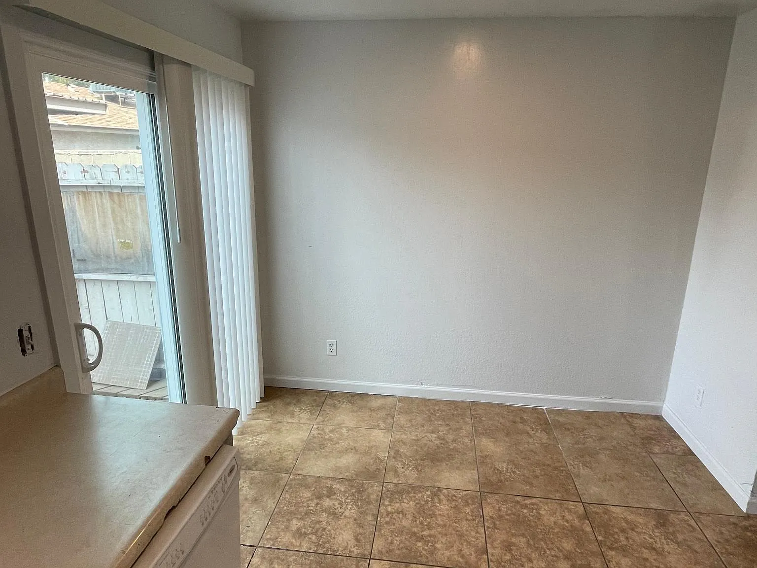 2 bed, 1.5 bath, 900 sqft, $1,195 — Photo 4
