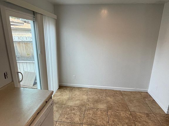 4th image of 102 W 9th Pl APT 106