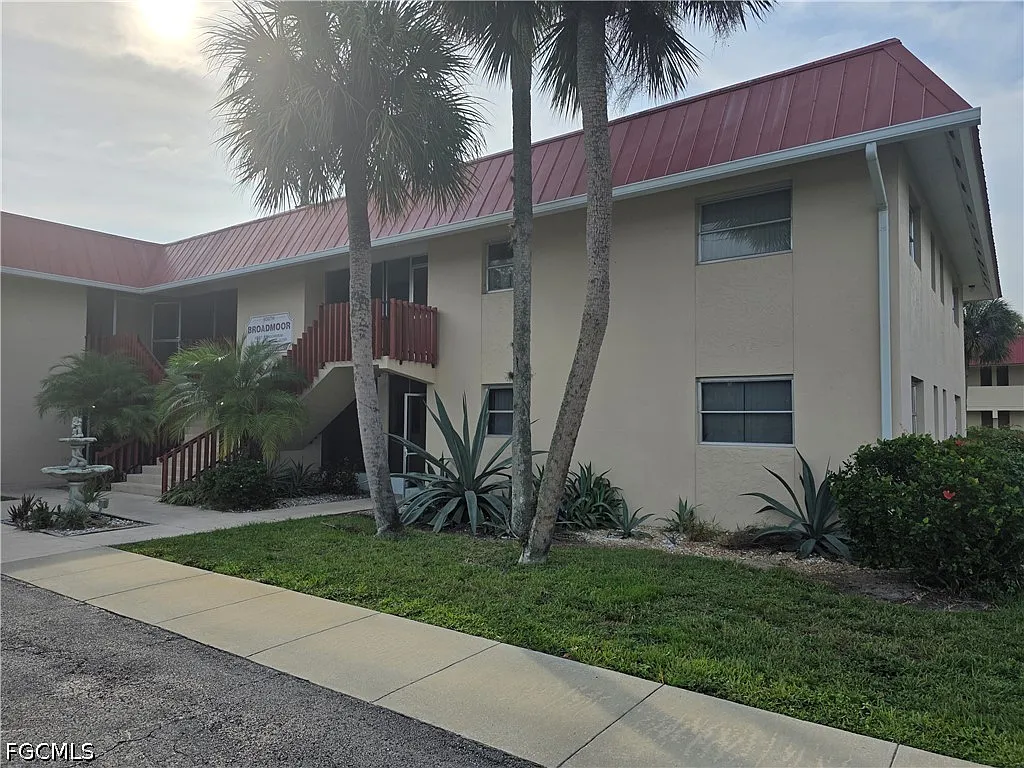 2 bed, 1.0 bath, 890 sqft, $1,200 — Photo 3