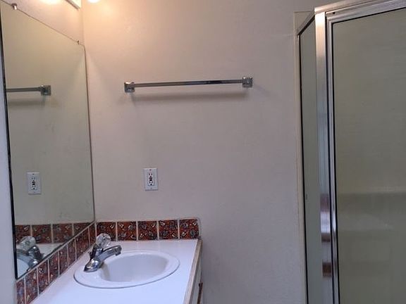 5th image of 615 Menaul Blvd NW Unit H