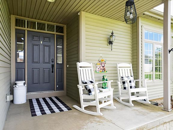 5th image of 3849 Thorncrest Dr