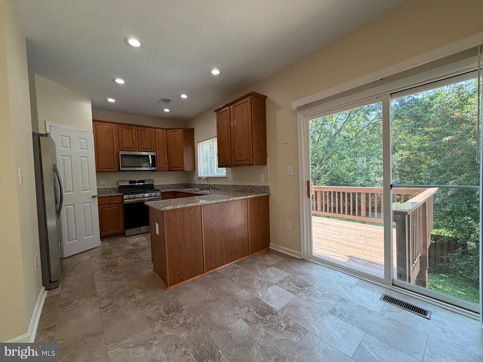 3 bed, 2.5 bath, 1980 sqft, $2,500 — Photo 4