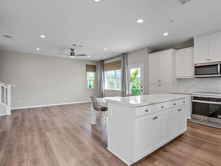 5605 Estrella Way — Photo 2
