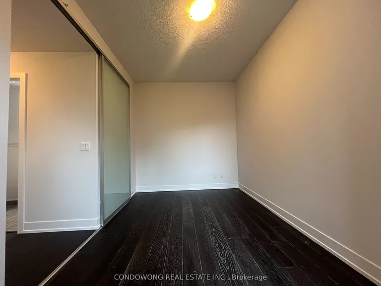 7 Kenaston Gdns #325 — Photo 8