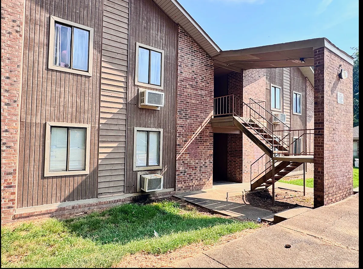 Building Photo - 922 W Oak Ave #3