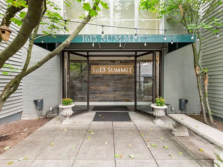 1613 Summit Flats — Photo 10