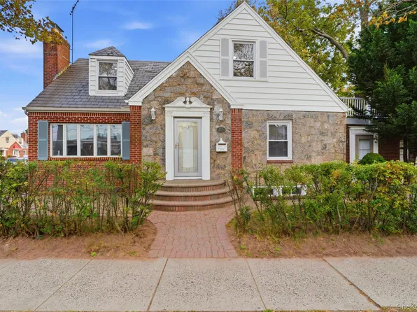 154 Jerusalem Avenue, Hempstead, NY 11550