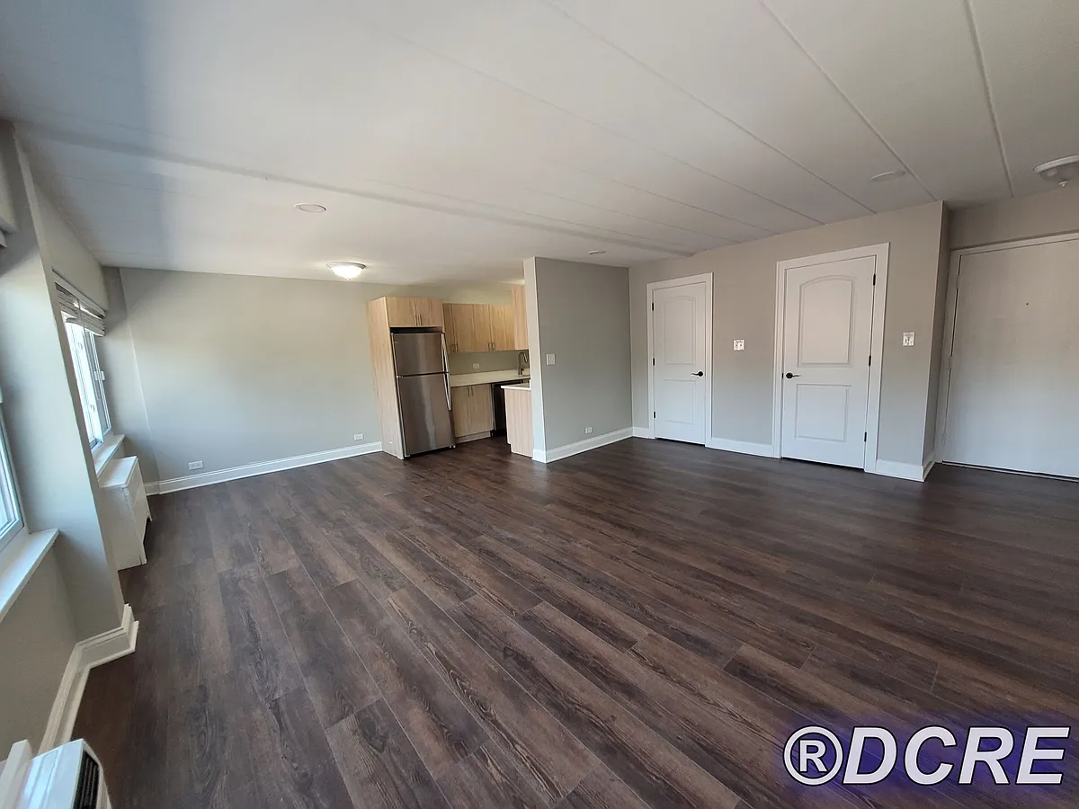 Building Photo - 2020 W Farwell Ave #311