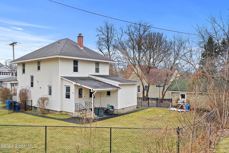 3rd image of 82-88 Russell Road
