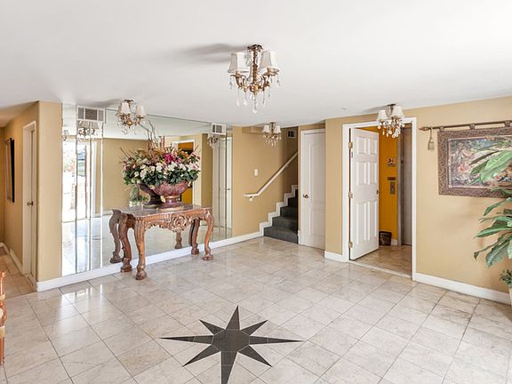 3rd image of 11963 Mayfield Ave APT 101