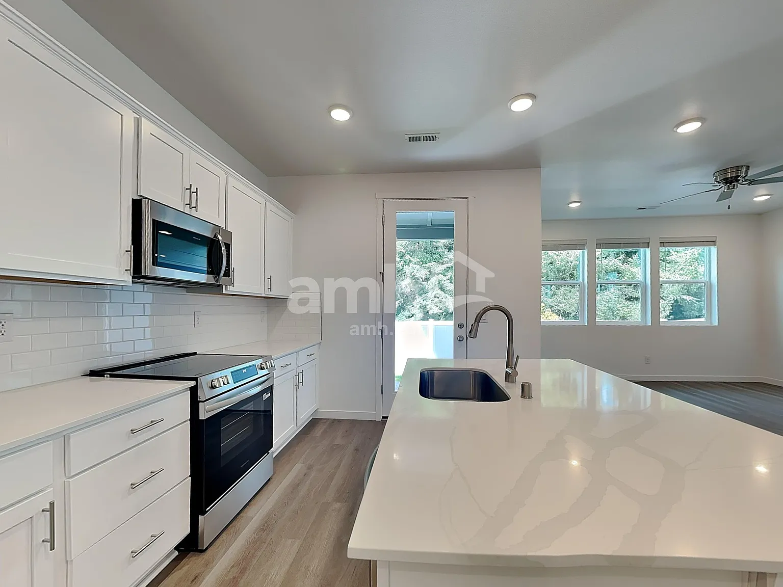 3 bed, 2.5 bath, 1752 sqft, $3,000 — Photo 3