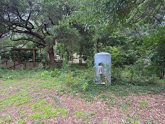 3rd image of 21 Forest Dr