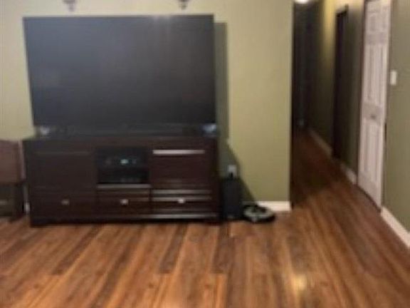 4th image of 107 Sophie St
