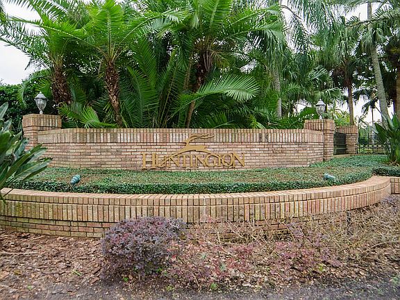 5th image of 2410 Huntington Blvd