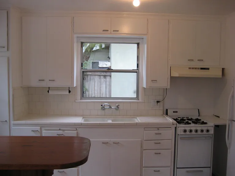 821-823 Broadway St — Photo 6