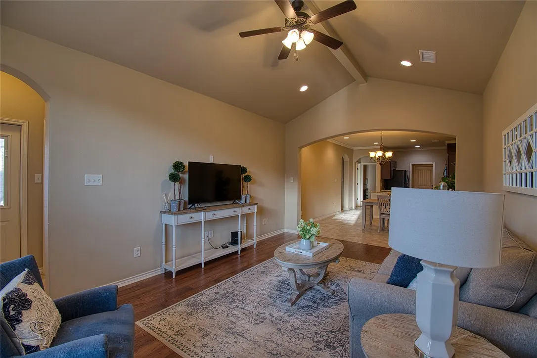 2 bed, 1299 sqft, $1,800 — Photo 4