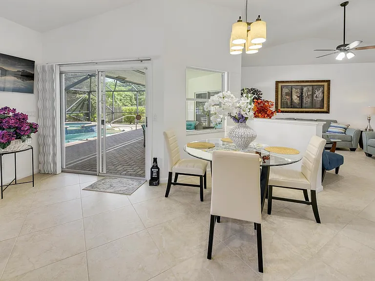 1935 Primrose Ln — Photo 10