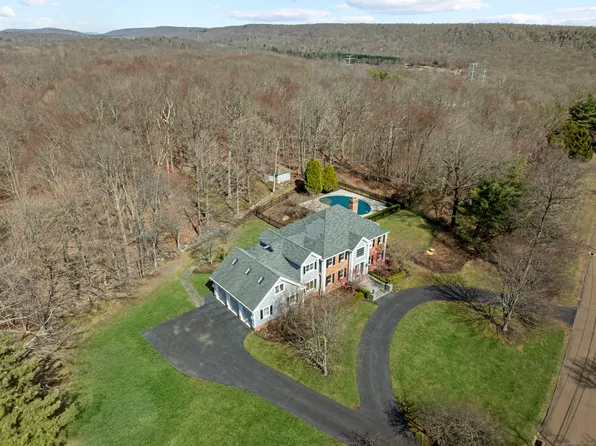 5 Olde Country Road, Woodbridge, CT 06525