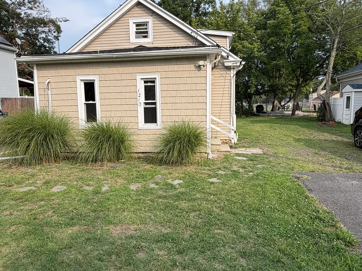 2 bed, 705 sqft, $1,900 — Photo 1