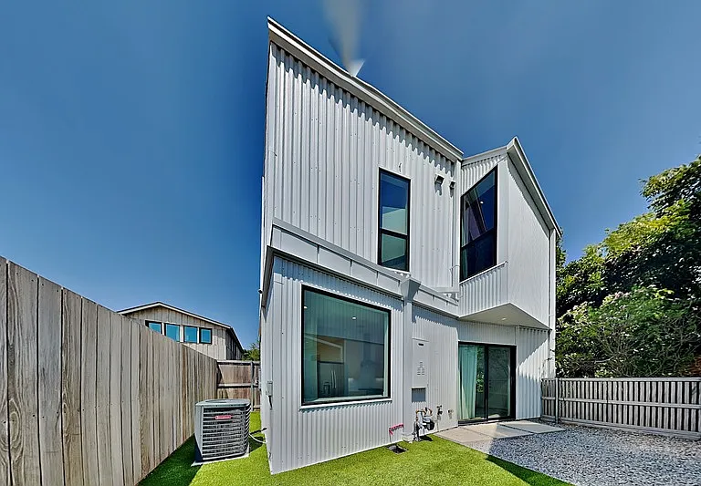 904 Blackland Ct — Photo 14
