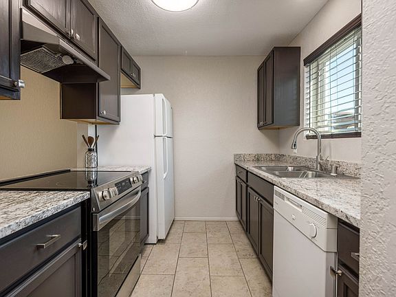 5th image of 1605 S Telshor Blvd