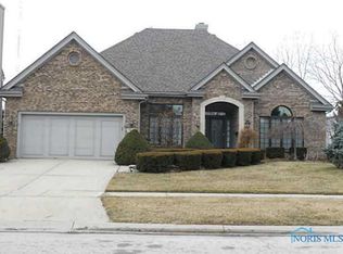 1028 Merry Dell Ln, Oregon, OH 43616