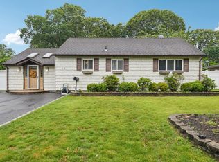 13 Sunset Dr, Centereach, NY 11720