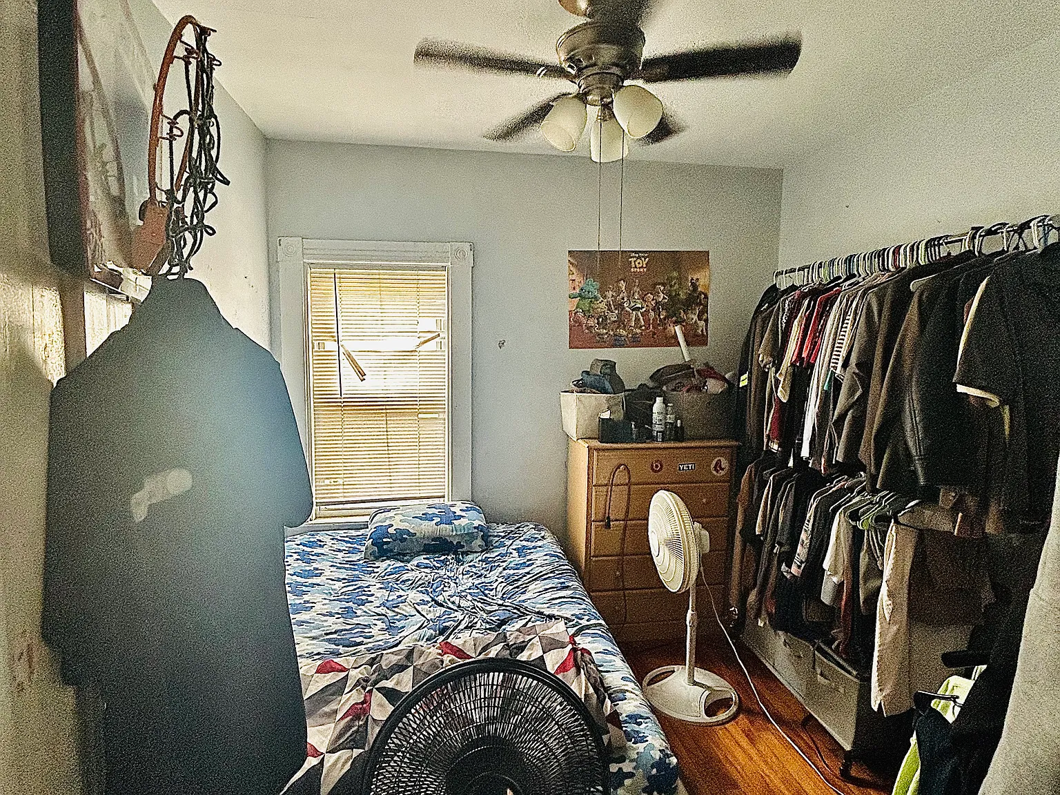 3 bed, 1000 sqft, $2,200 — Photo 2