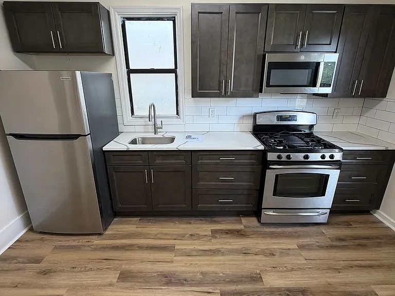 64 N 13th St #2 — Photo 8