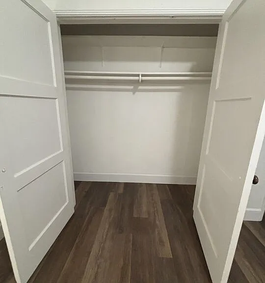 1638 Greenfield Ave — Photo 17