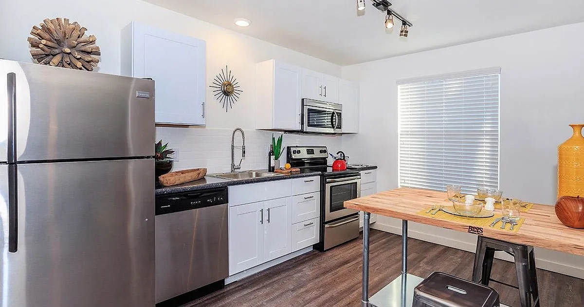 2 bed, 950 sqft, $1,595 — Photo 3