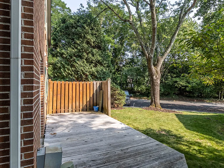 389 Charles St — Photo 3