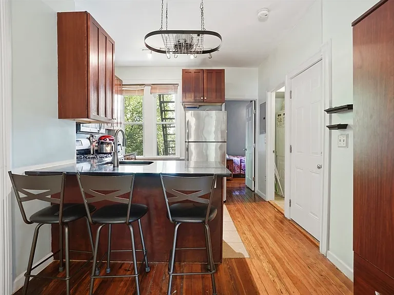 142-146 Everett St #2 — Photo 2