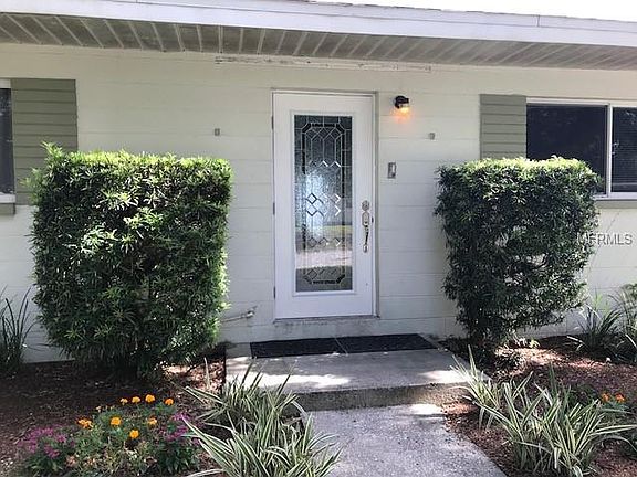 4th image of 207 Deer Park Ave