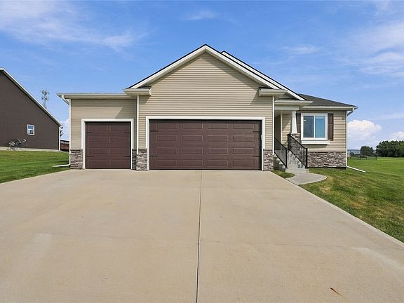 2nd image of 1806 Lakeview Dr