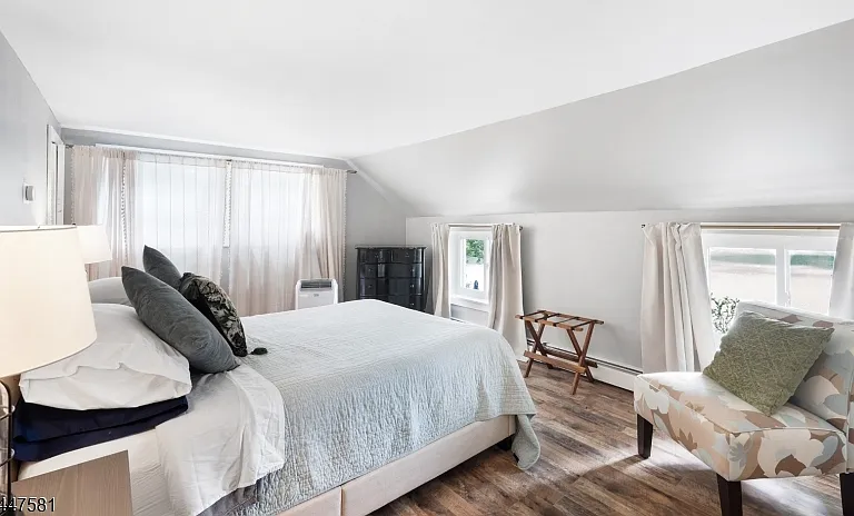 209 Hudson Ave — Photo 23